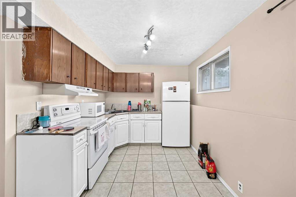 5126 Bowness Road NW - 14