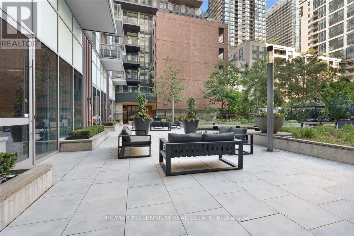 #1105 101 ERSKINE AVENUE - 27