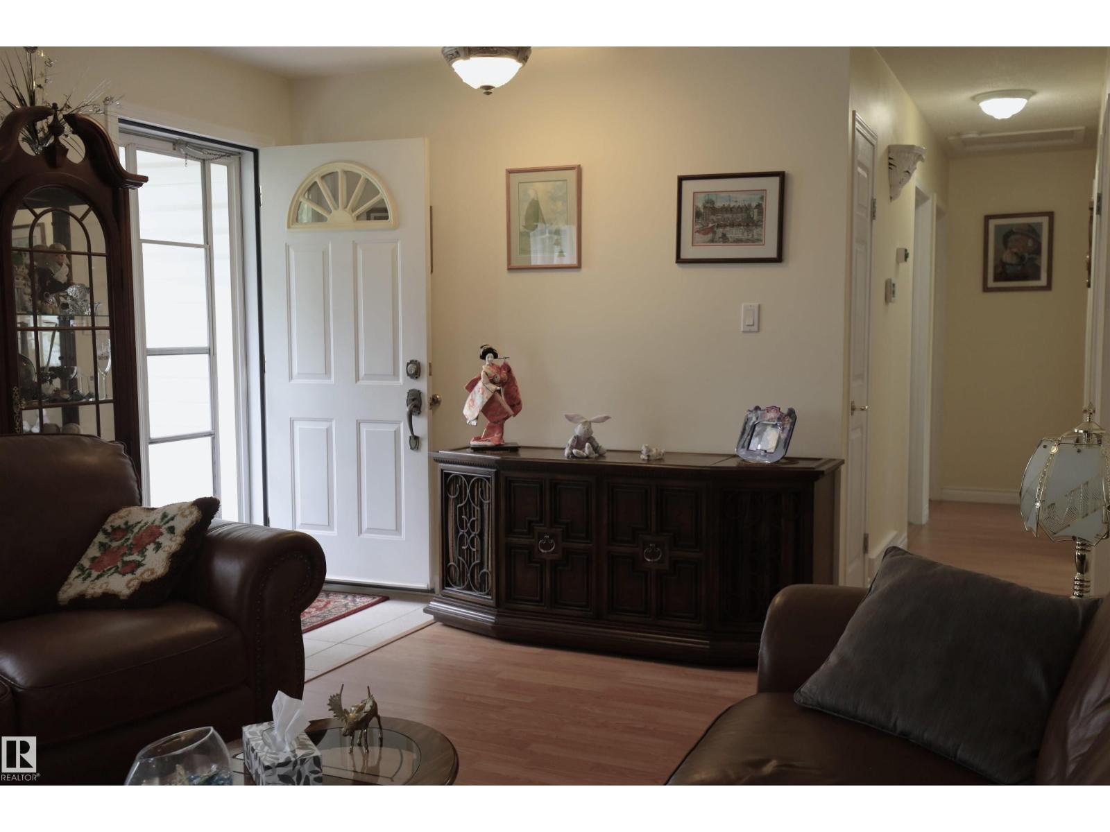 10424 152 ST NW - 11