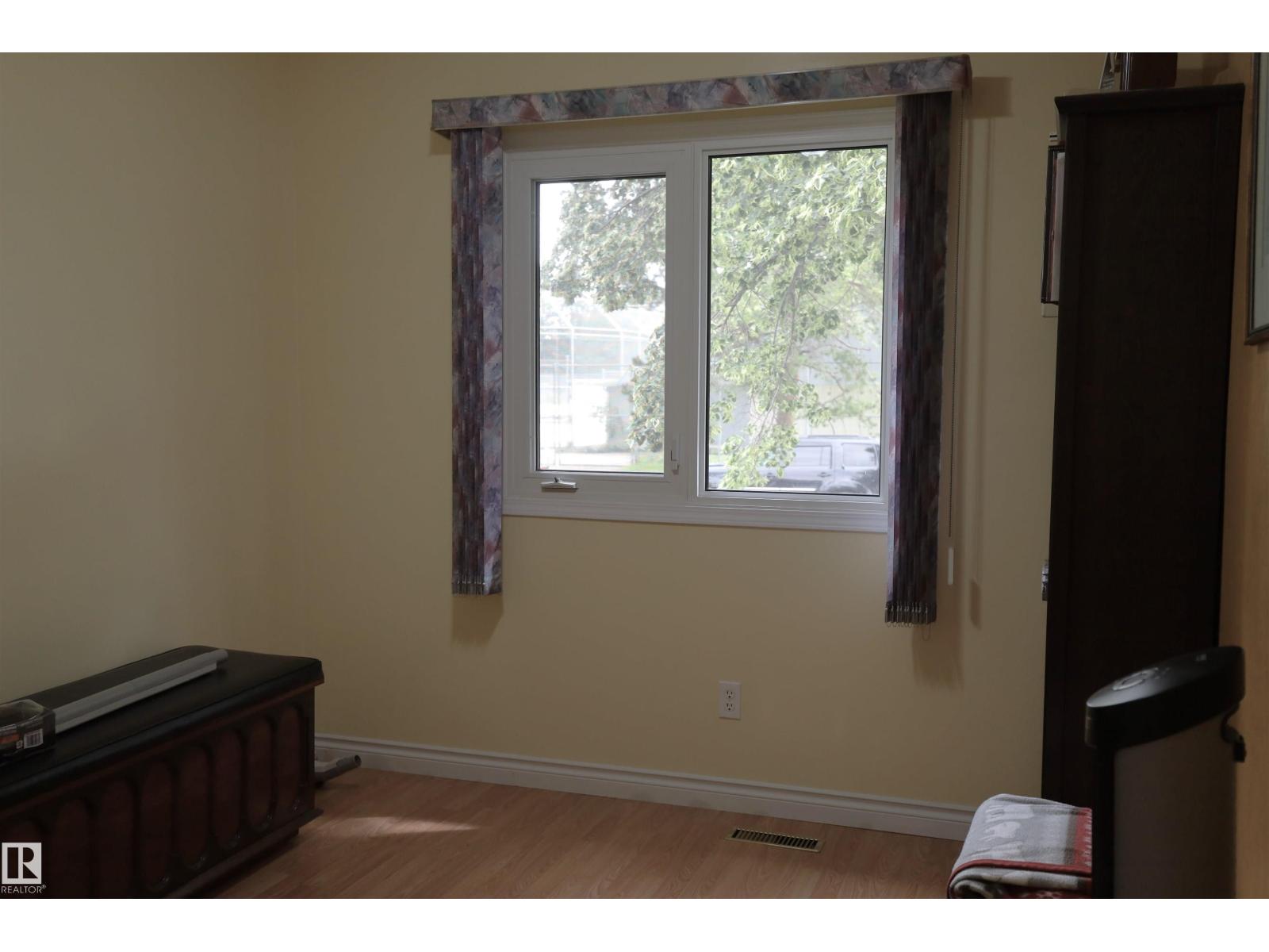 10424 152 ST NW - 27