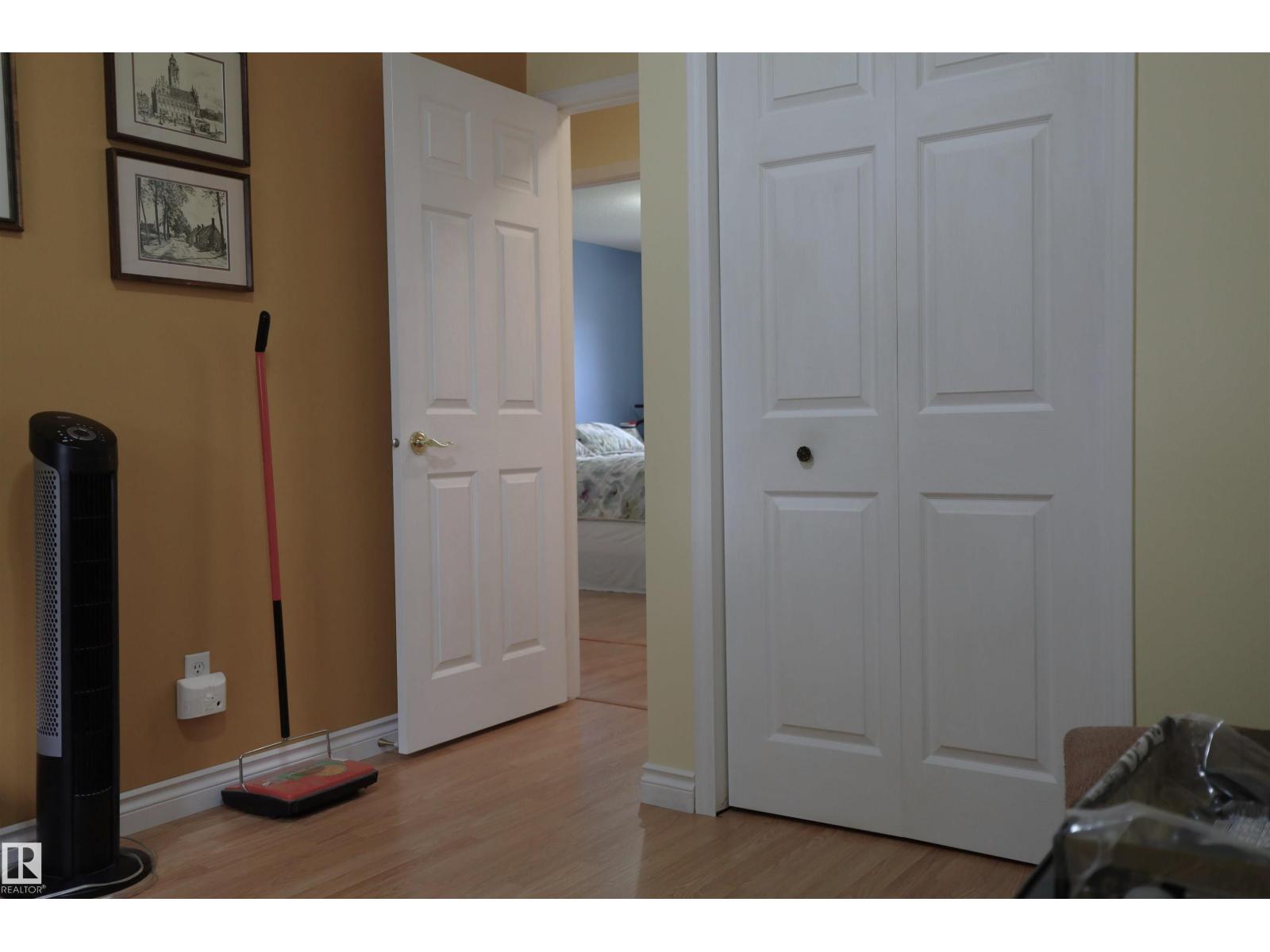 10424 152 ST NW - 28