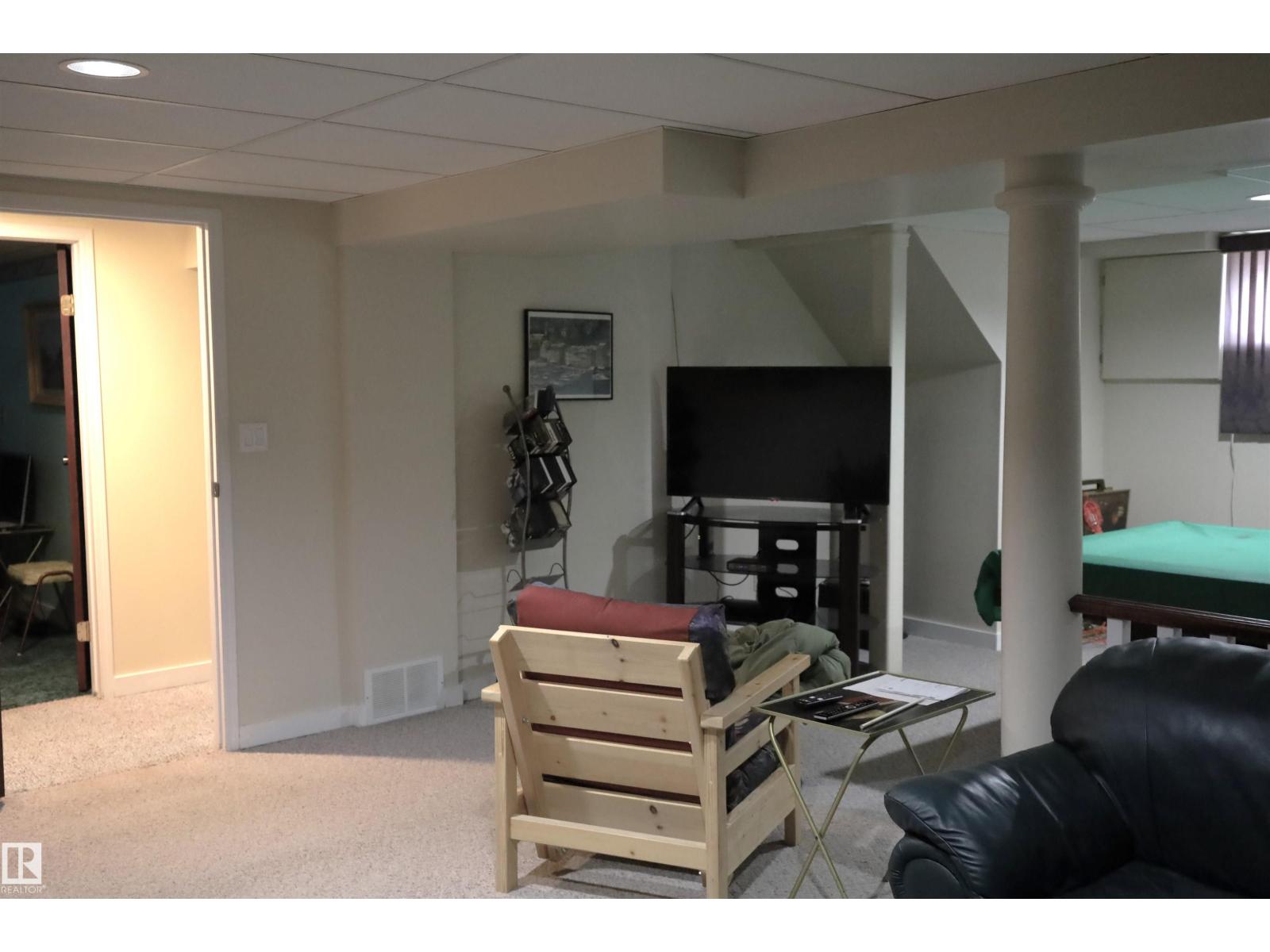 10424 152 ST NW - 34
