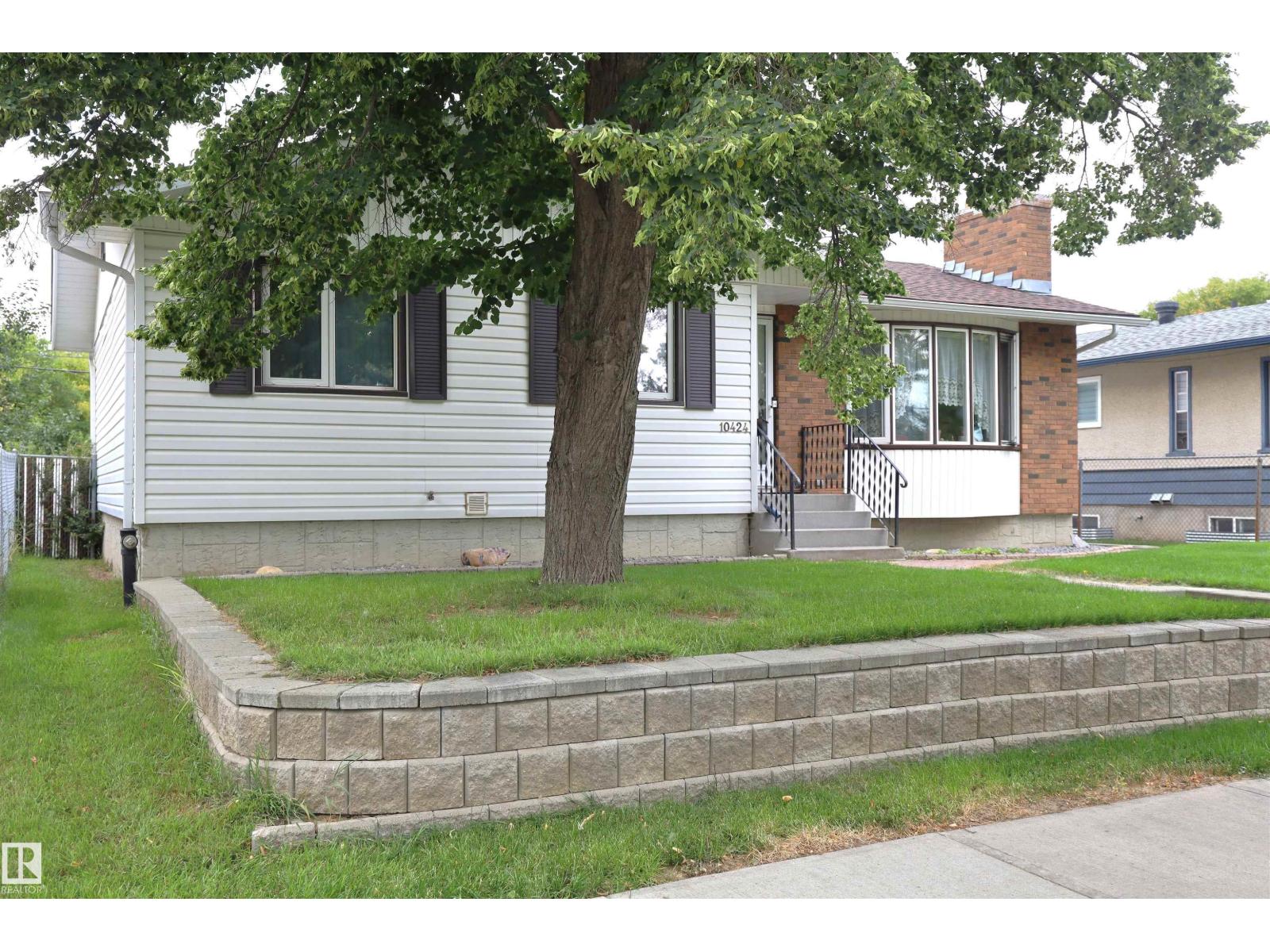 10424 152 ST NW - 4