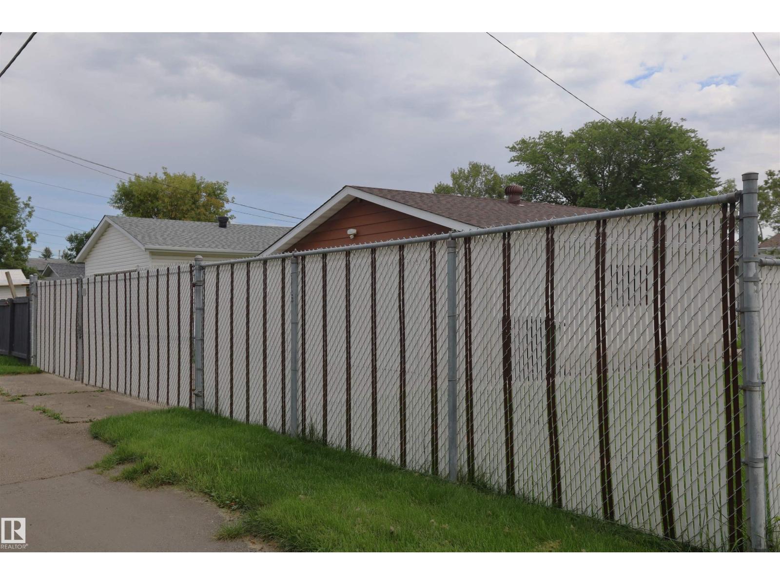 10424 152 ST NW - 47