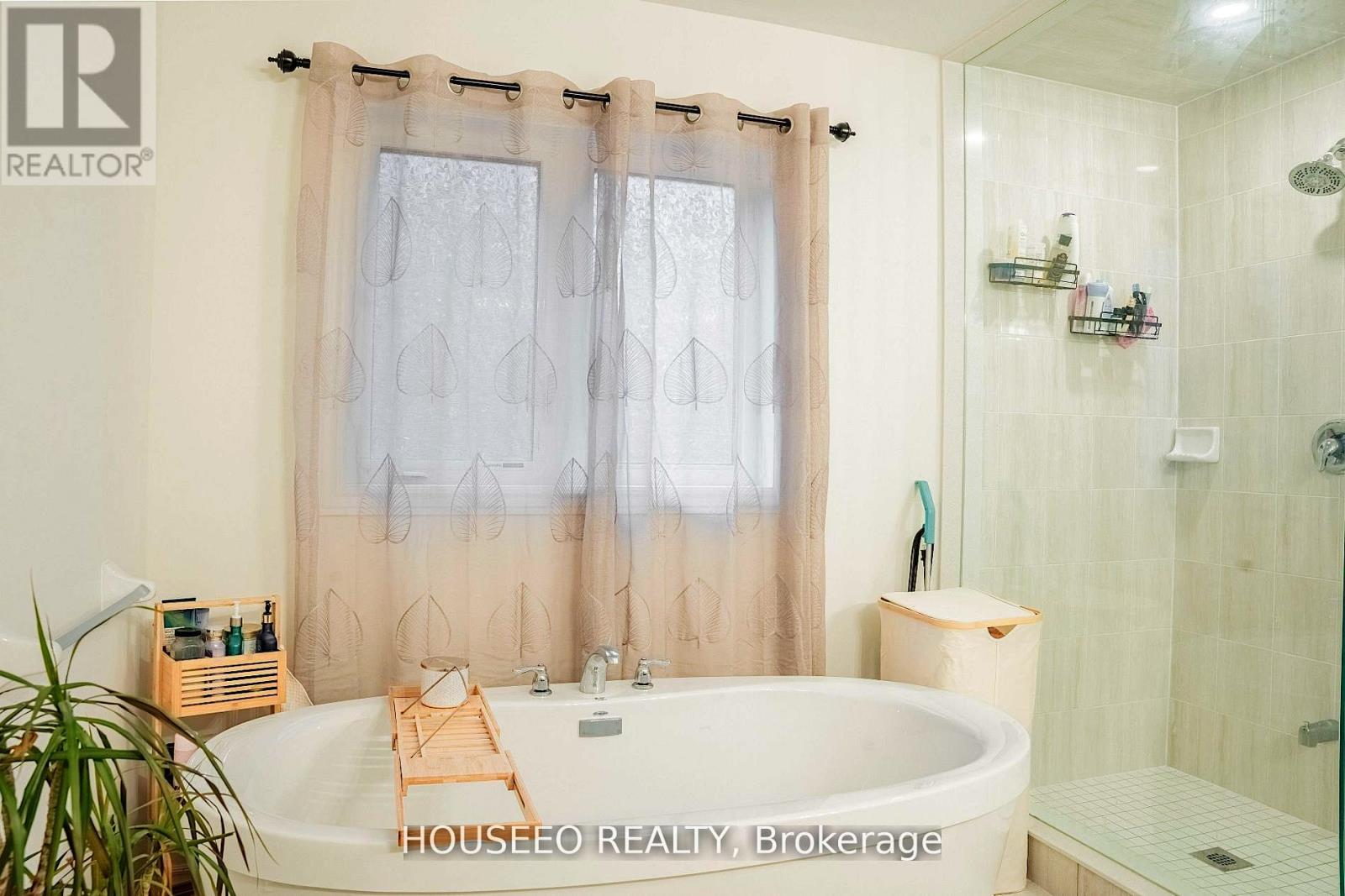 58 ORIOLE CRESCENT - 44