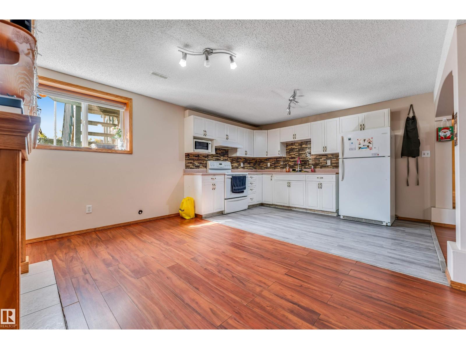 5119 157 AV NW - 18