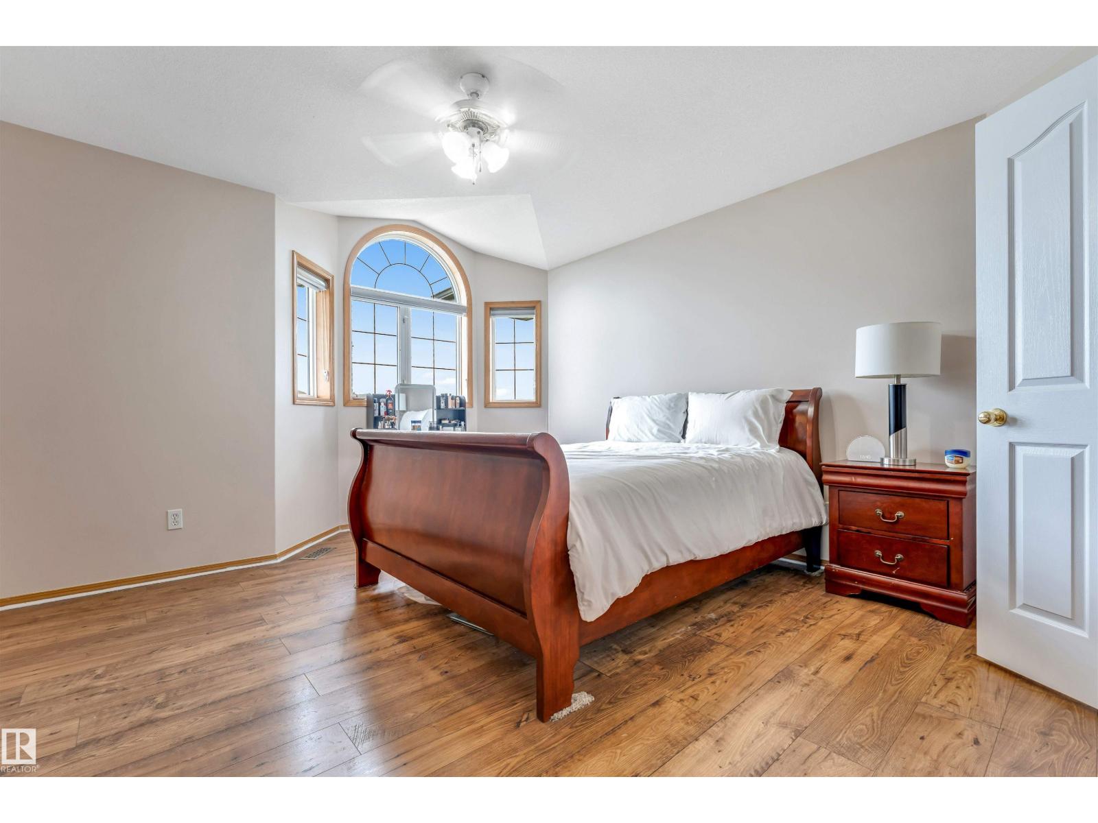 5119 157 AV NW - Image 23