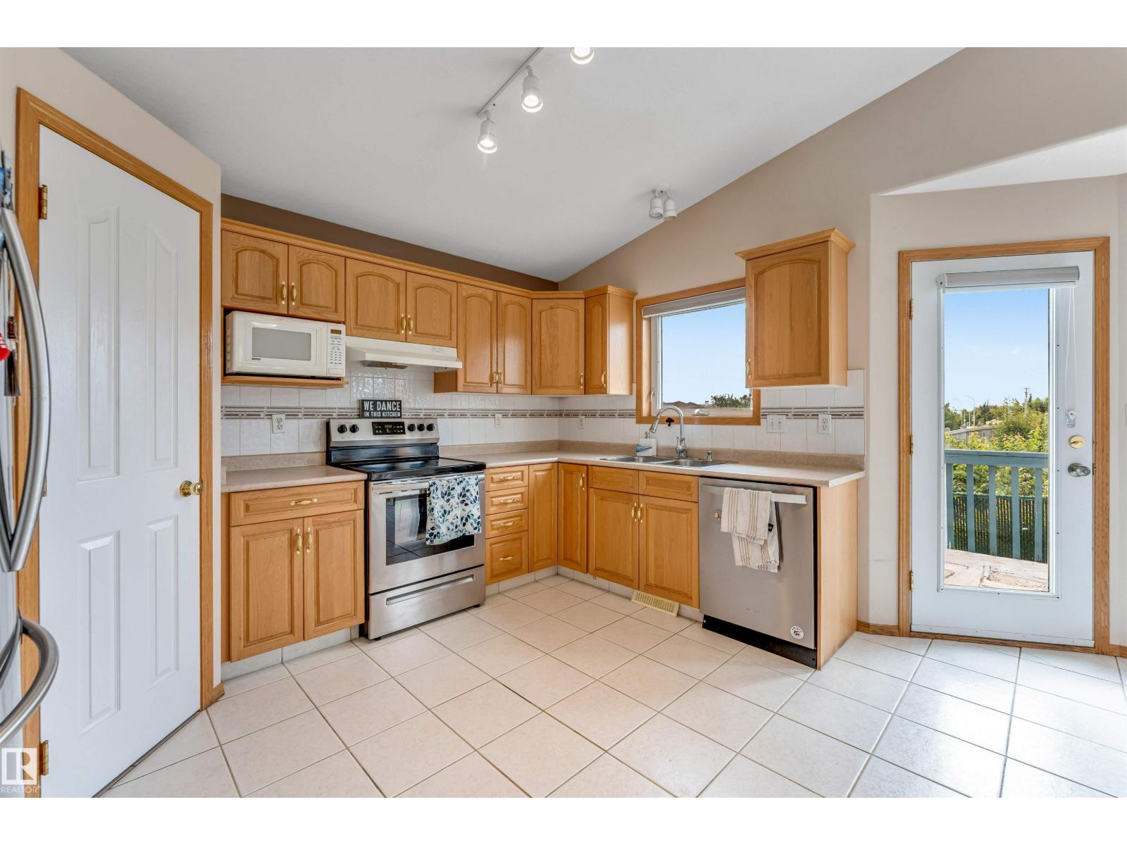 5119 157 AV NW - 7