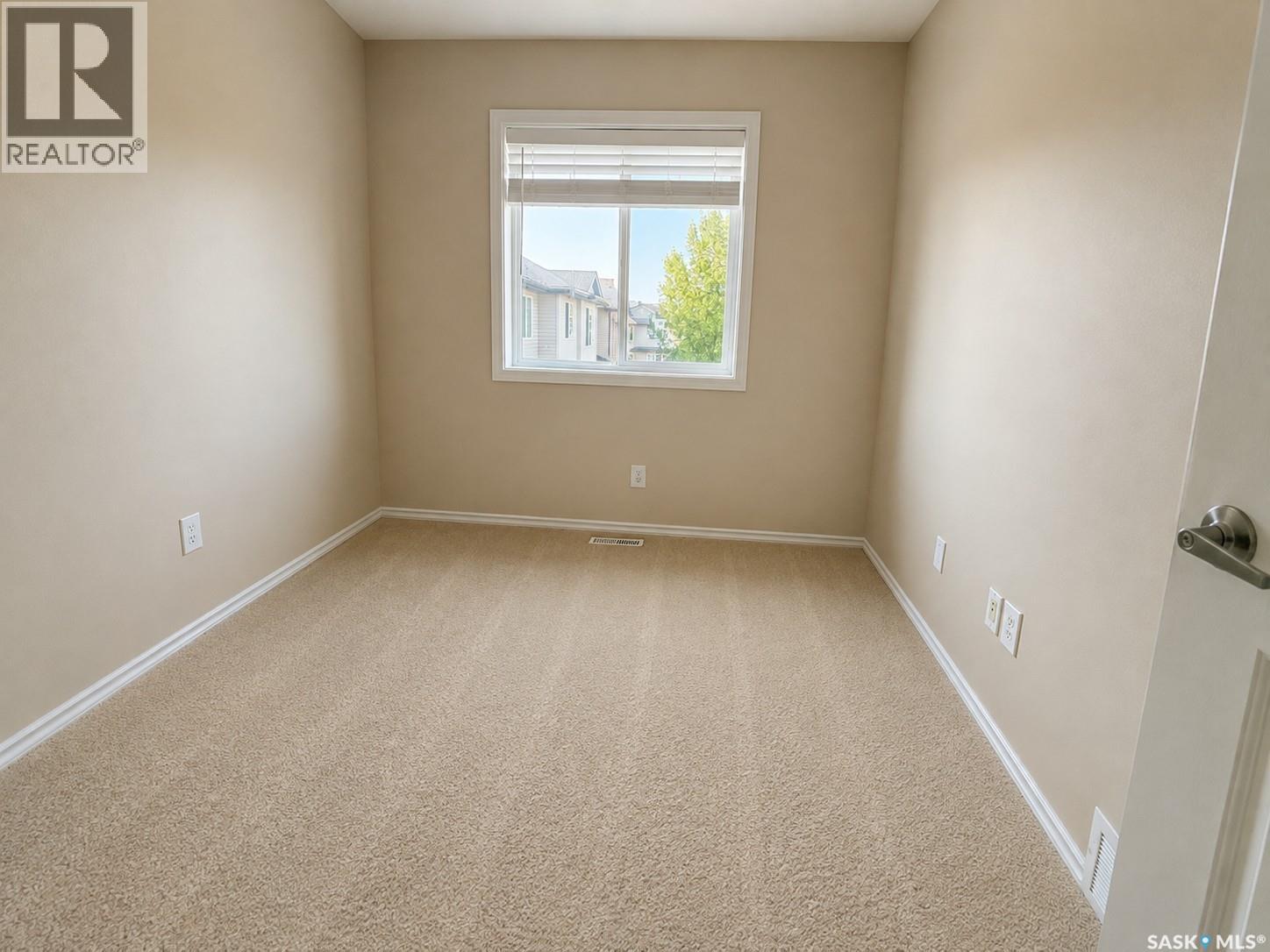 #212 415 Lynd CRESCENT - 13