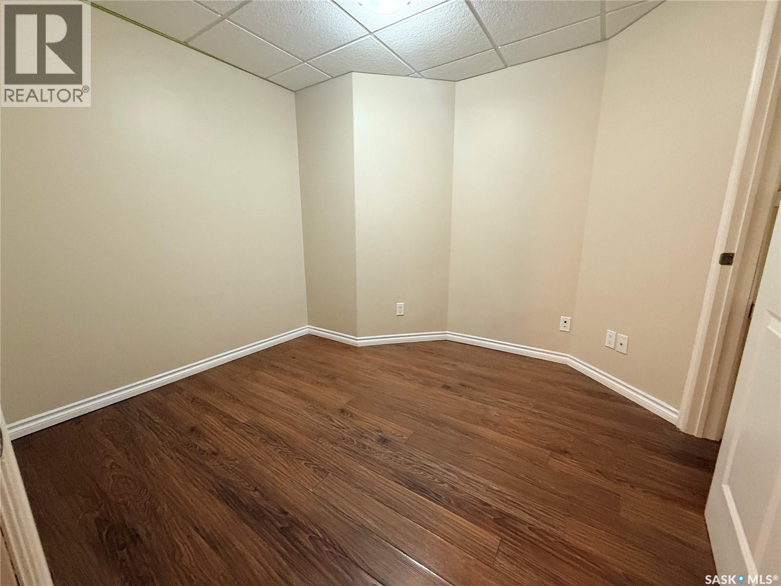 #212 415 Lynd CRESCENT - 19