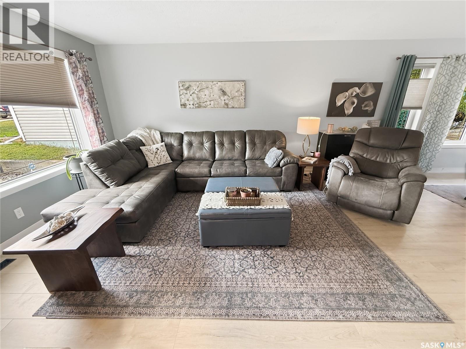 625 7th AVENUE NE - Image 4