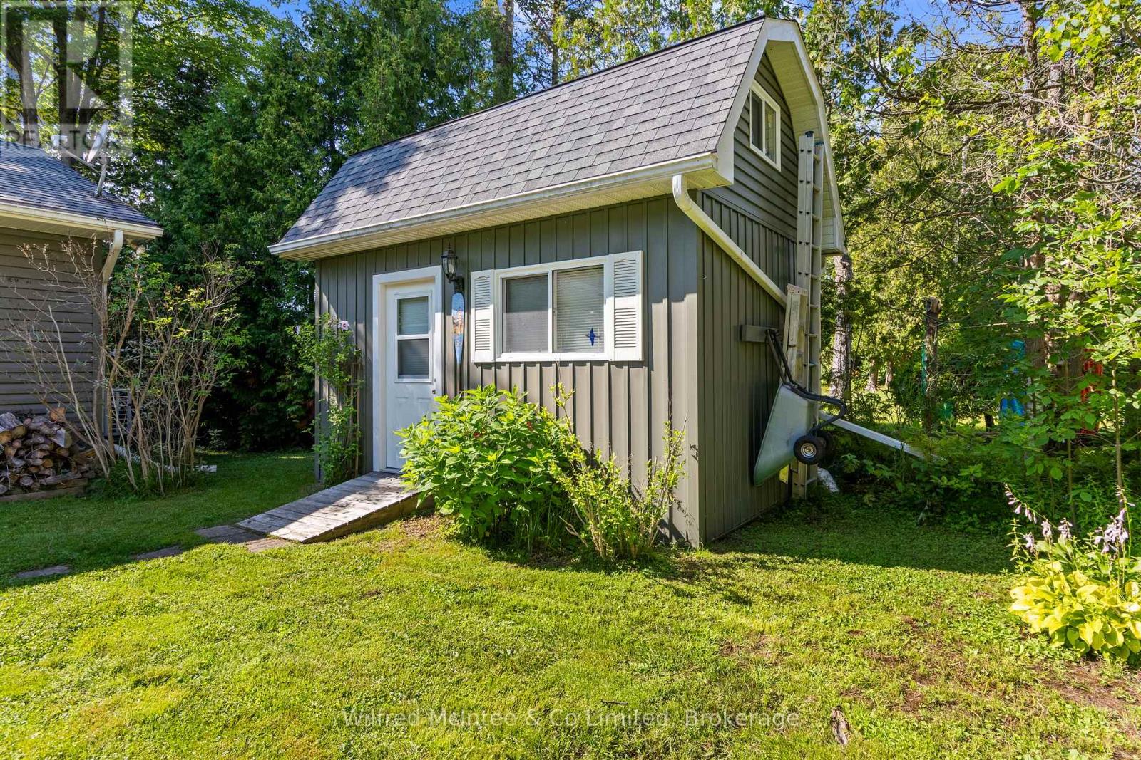 32 MOHAWK DRIVE - 44