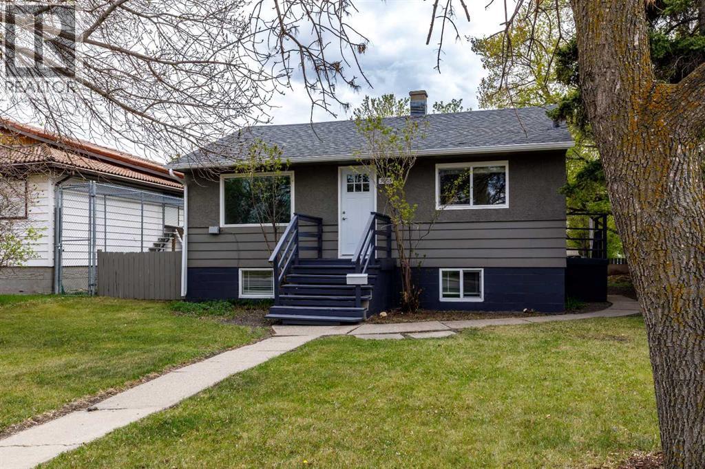 Listing photo – 3905 46 Street, Red Deer