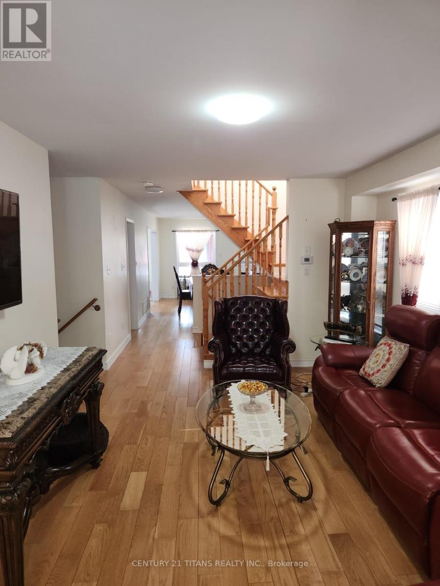 69 RAMPART CRESCENT - Image 4
