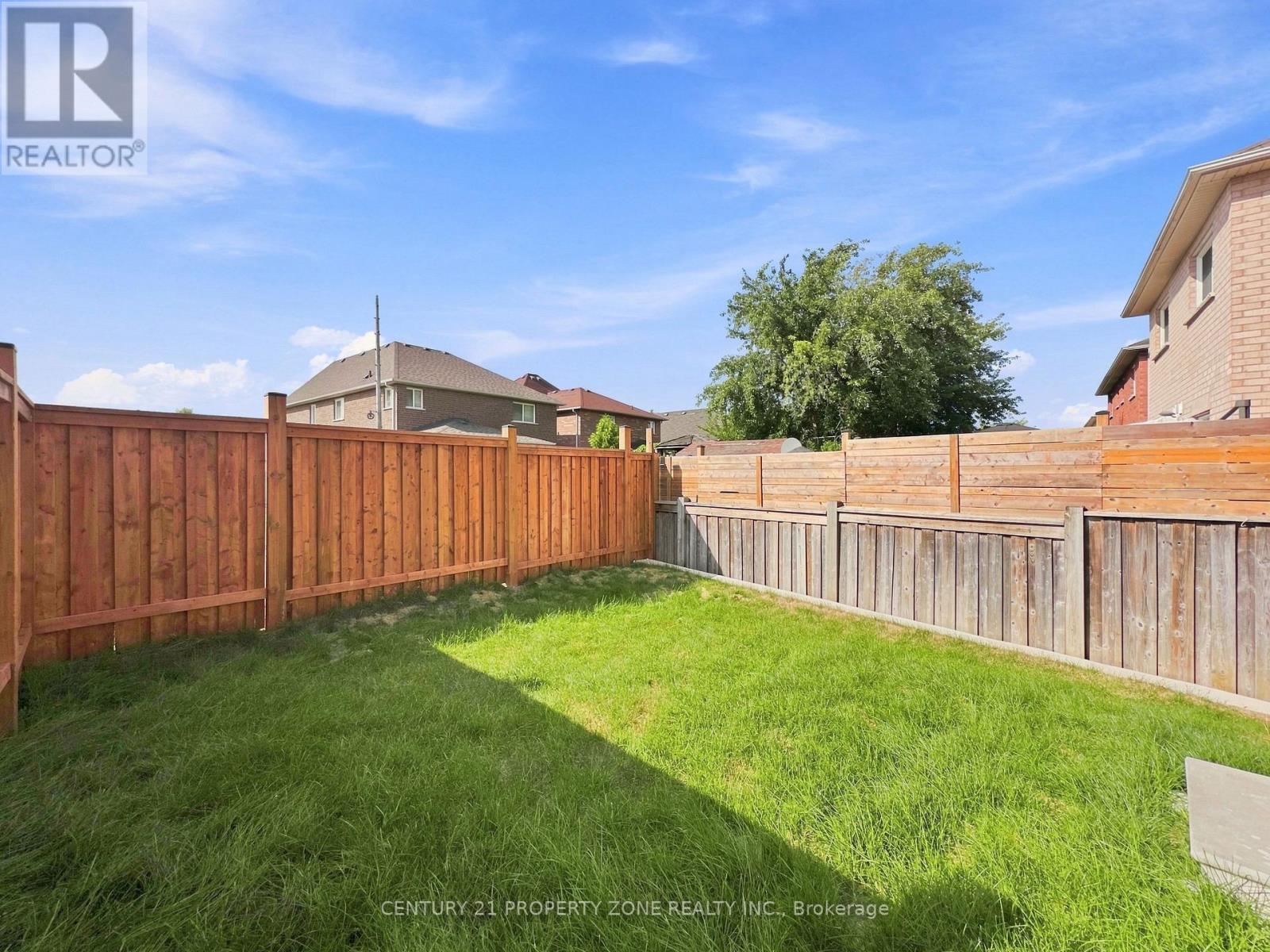 102 CADILLAC CRESCENT - 28