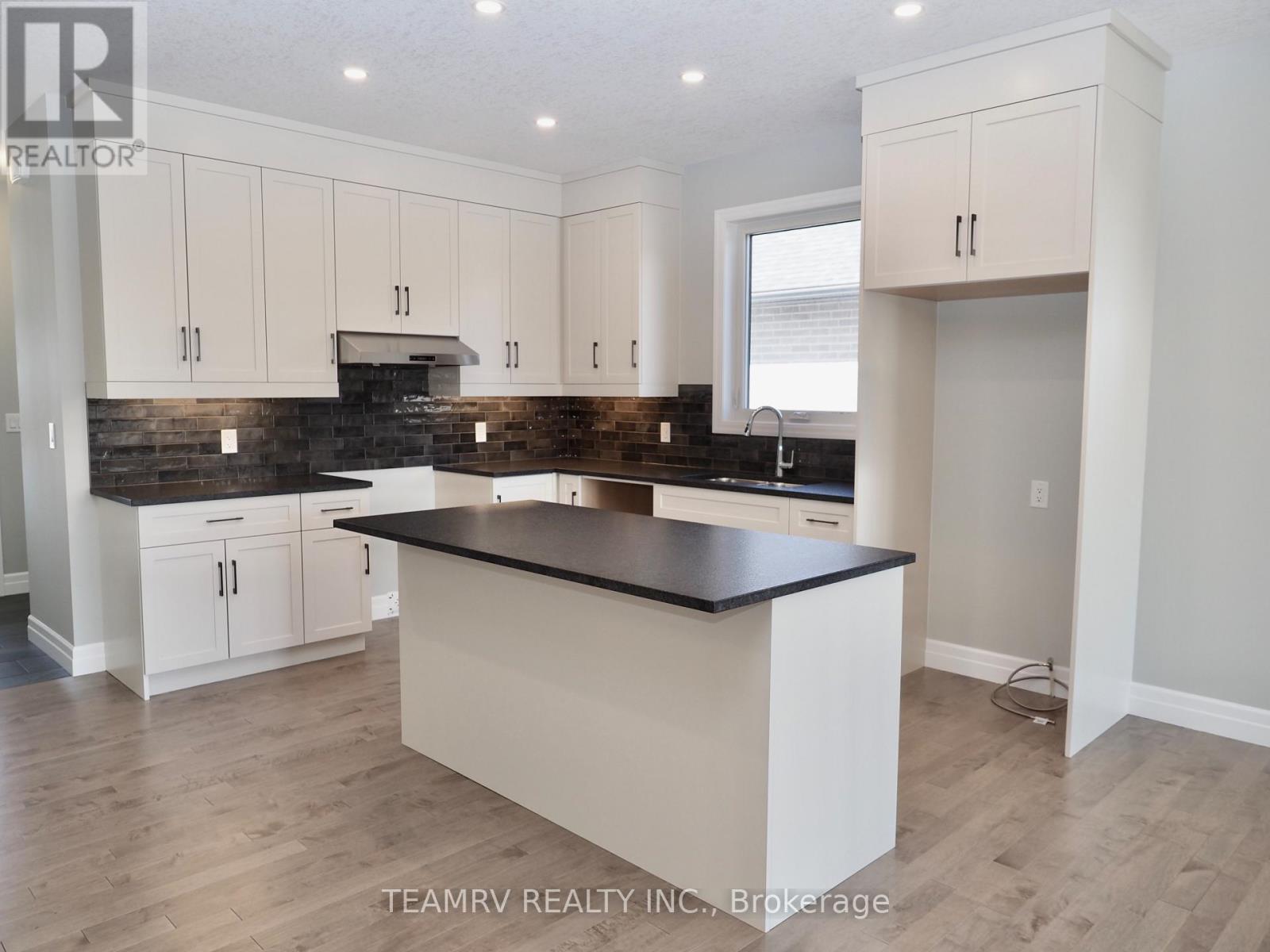 11 SYCAMORE DRIVE - Image 4
