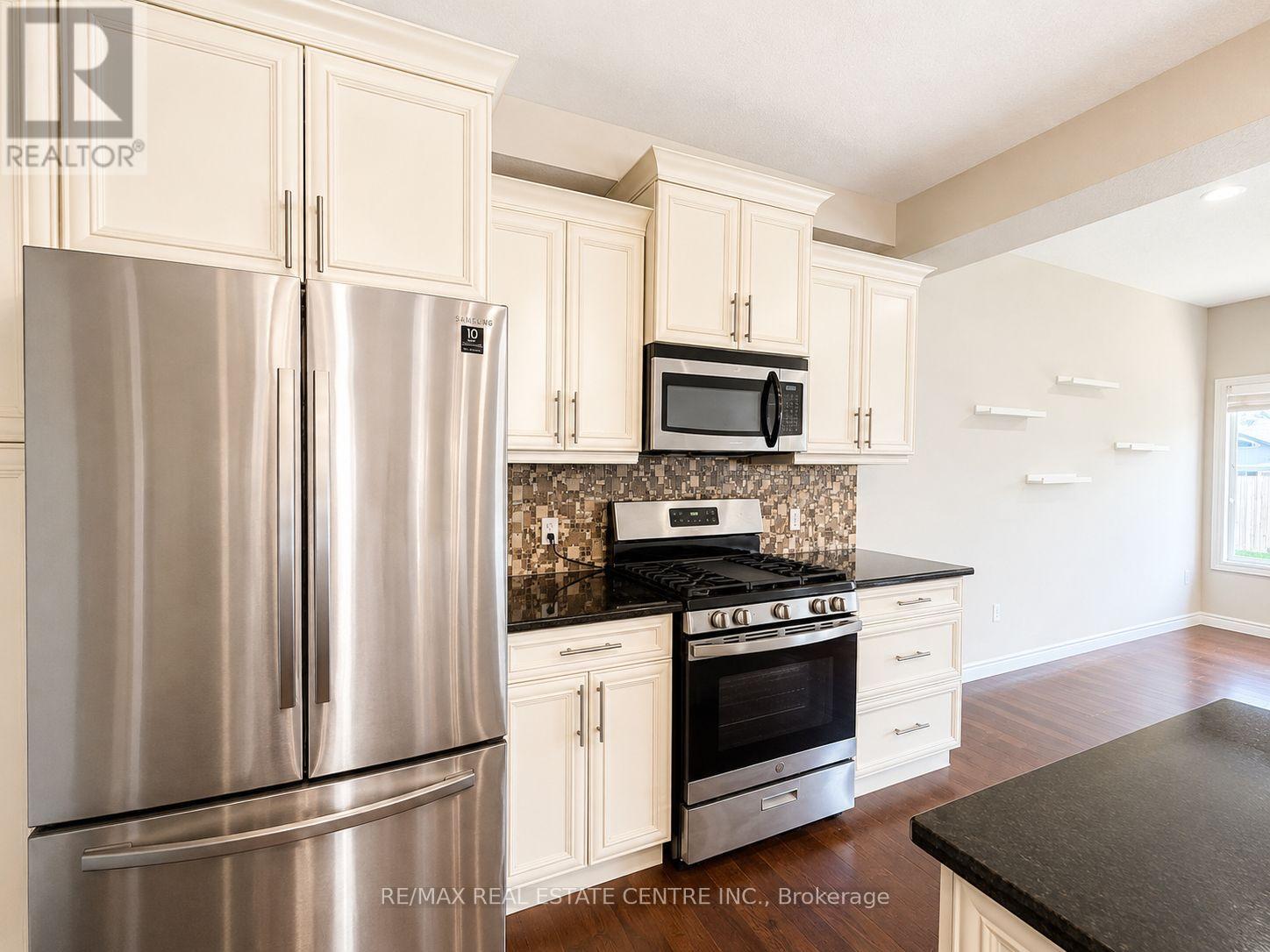 1029 MOY CRESCENT - 24
