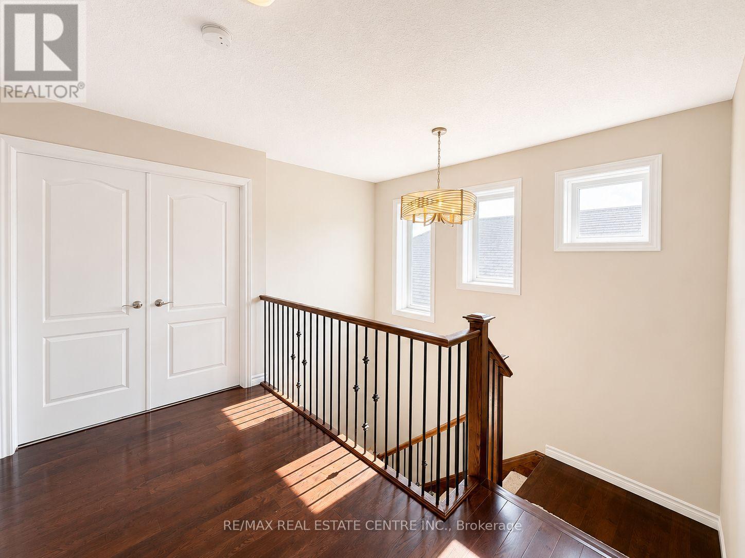 1029 MOY CRESCENT - 29