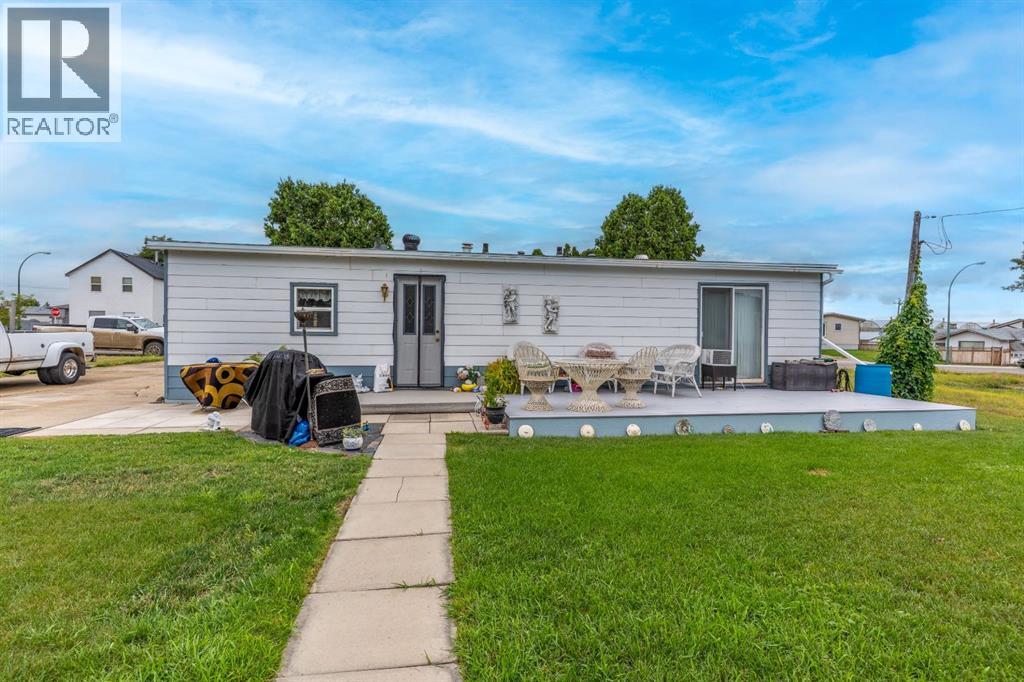 106 2 Street NE - Image 33
