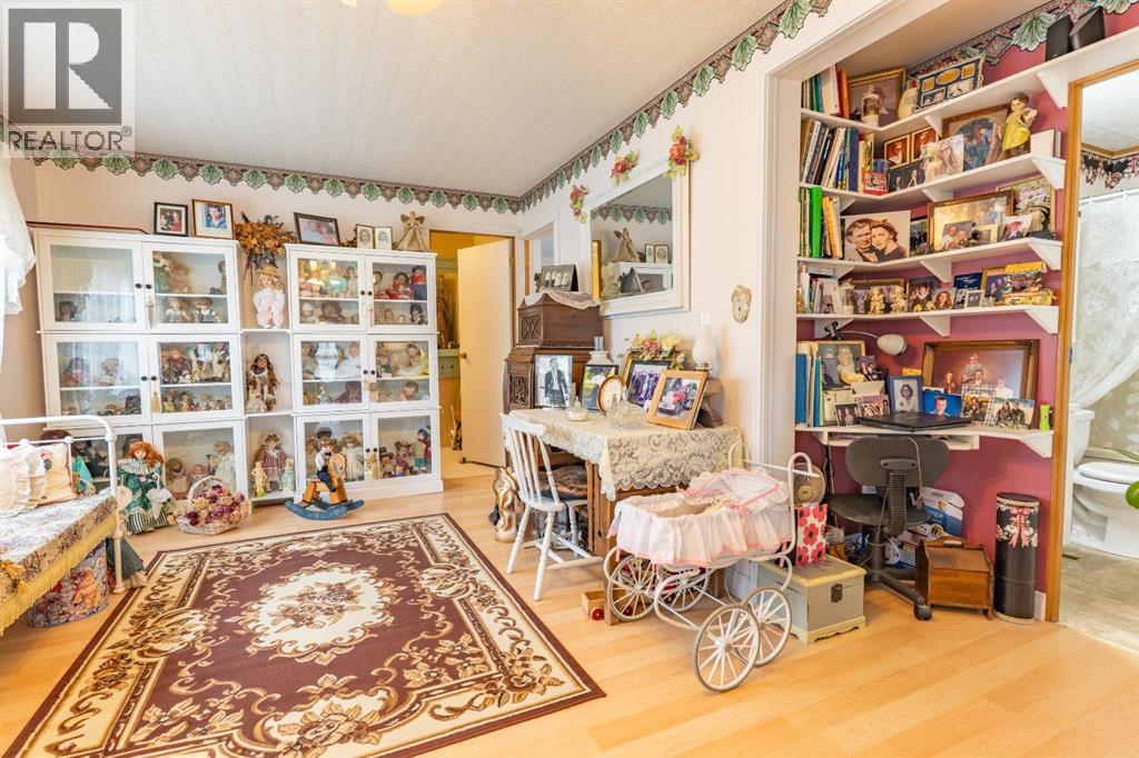 106 2 Street NE - Image 13
