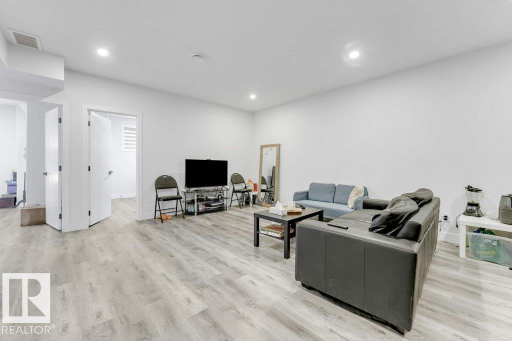 424 33 AV NW - 55