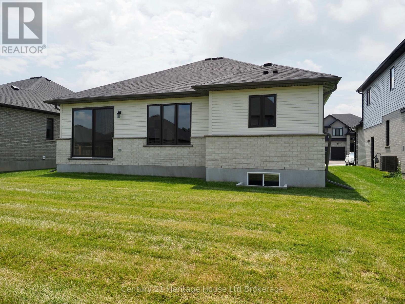 28 SYCAMORE DRIVE - Image 23