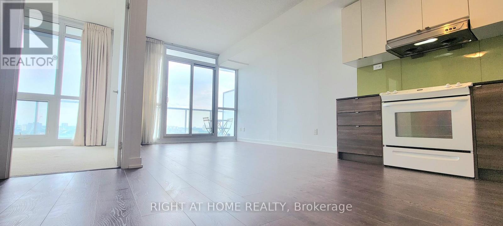 #2703 121 MCMAHON DRIVE - Image 3