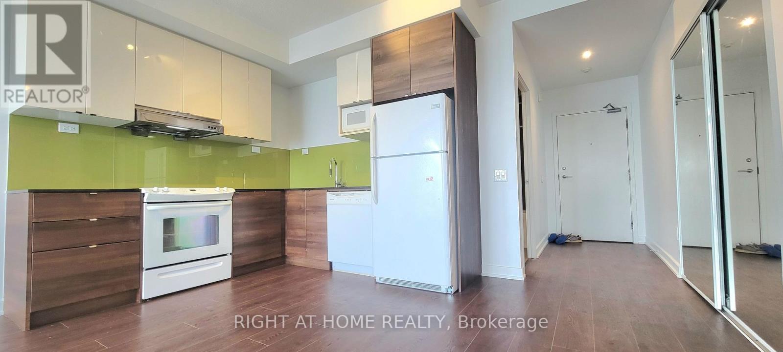 #2703 121 MCMAHON DRIVE - 6