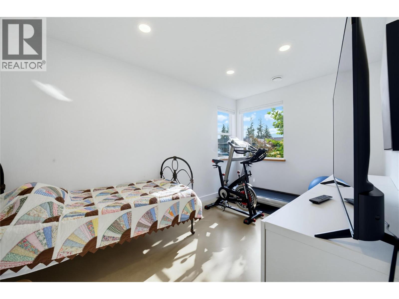 #11 3820 20 Street NE - 33