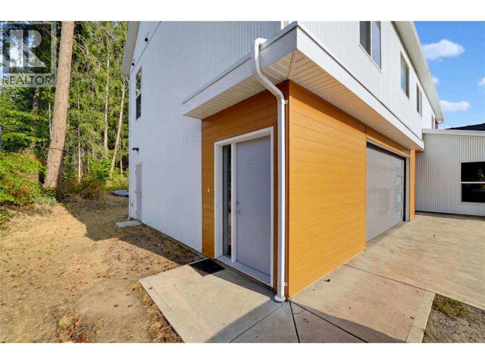 #11 3820 20 Street NE - 37