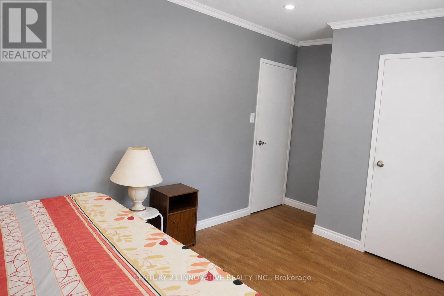 #101 936 GLEN STREET - Image 16