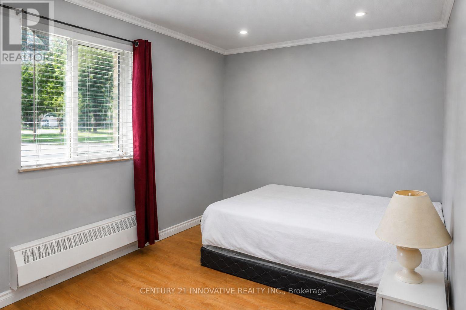 #101 936 GLEN STREET - Image 17