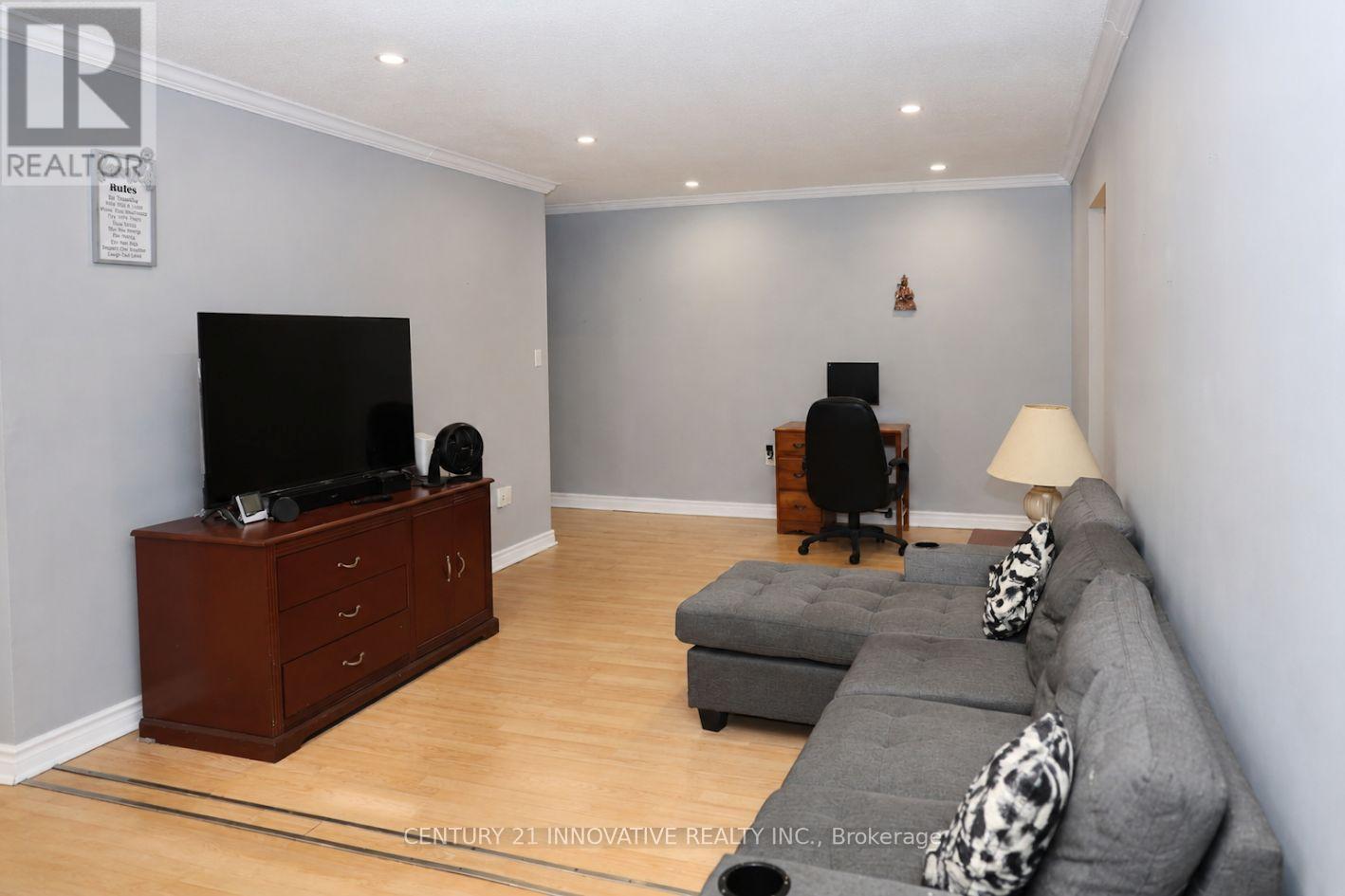 #101 936 GLEN STREET - Image 6