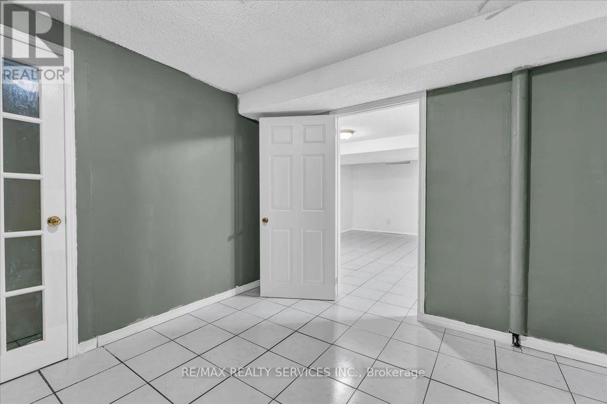 162 MAJOR WILLIAM SHARPE DRIVE - 32