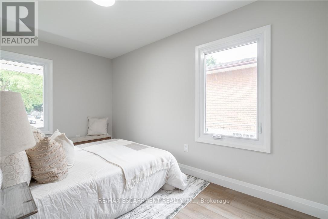 88 IVON AVENUE - 15