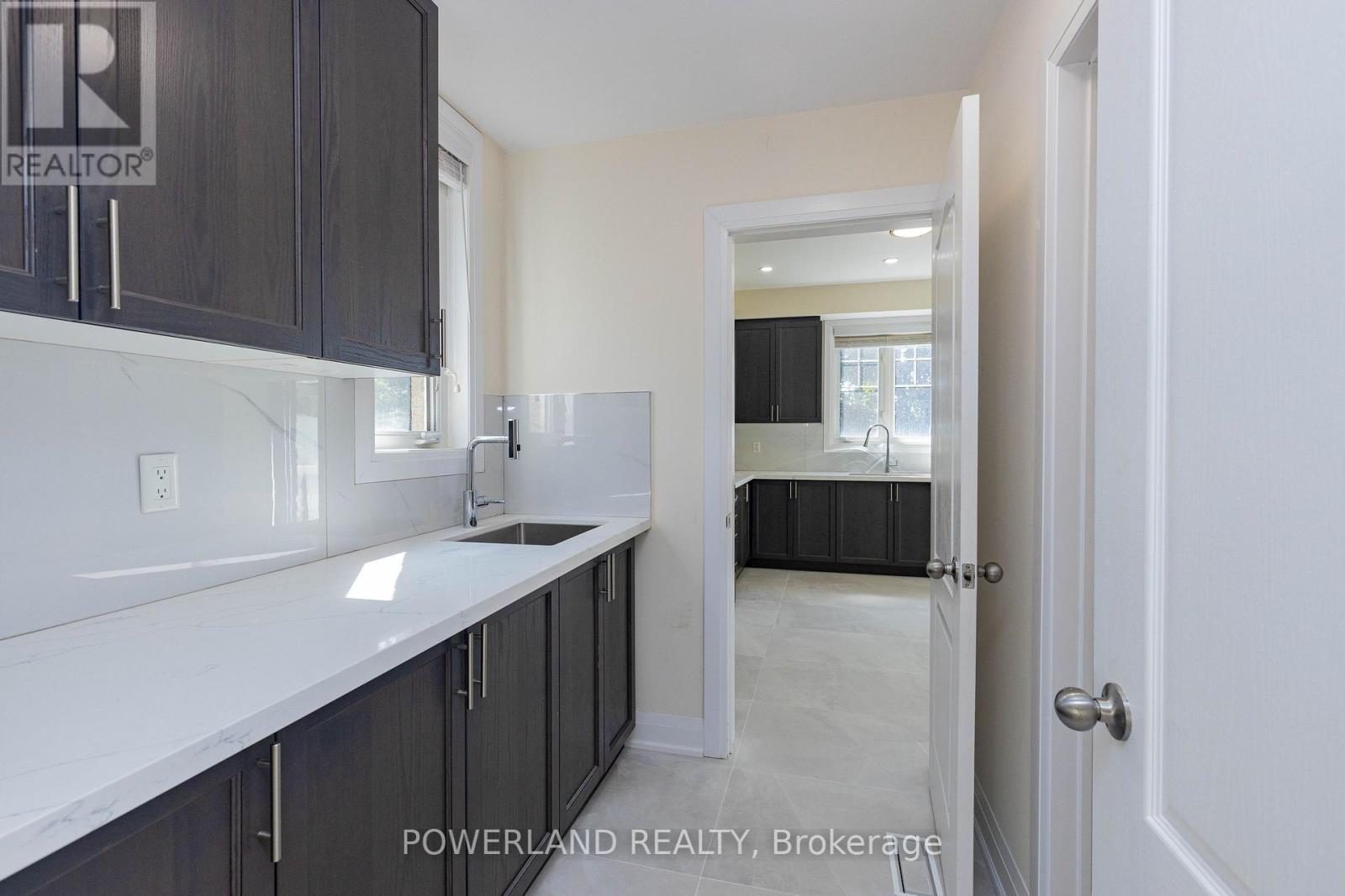3 FAIRGROUNDS LANE - 23