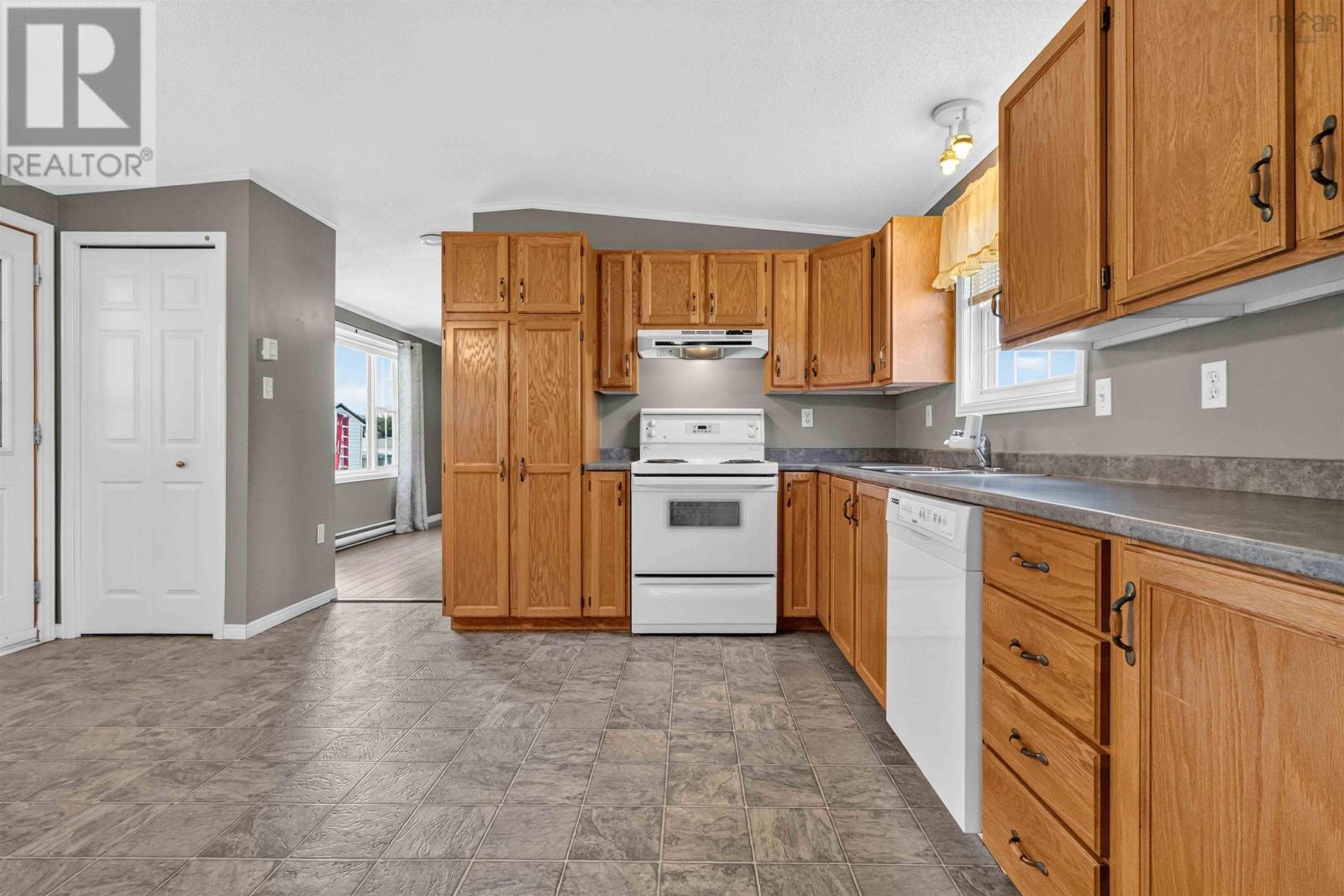 109 Sherbrooke Avenue - 13