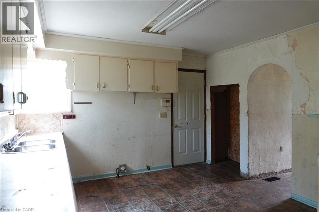 2490 ST ANNS Road - 2