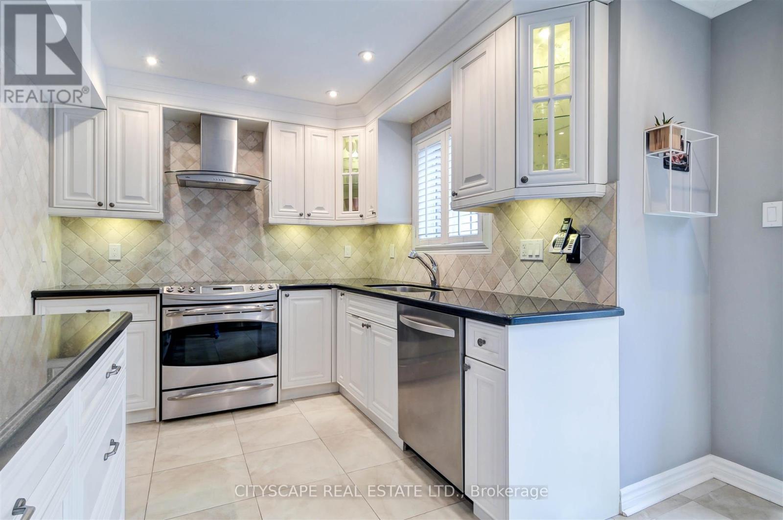 353 SPARROW CIRCLE - 11