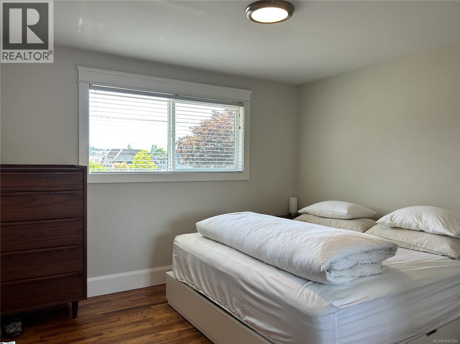 3894 Morton St - 14