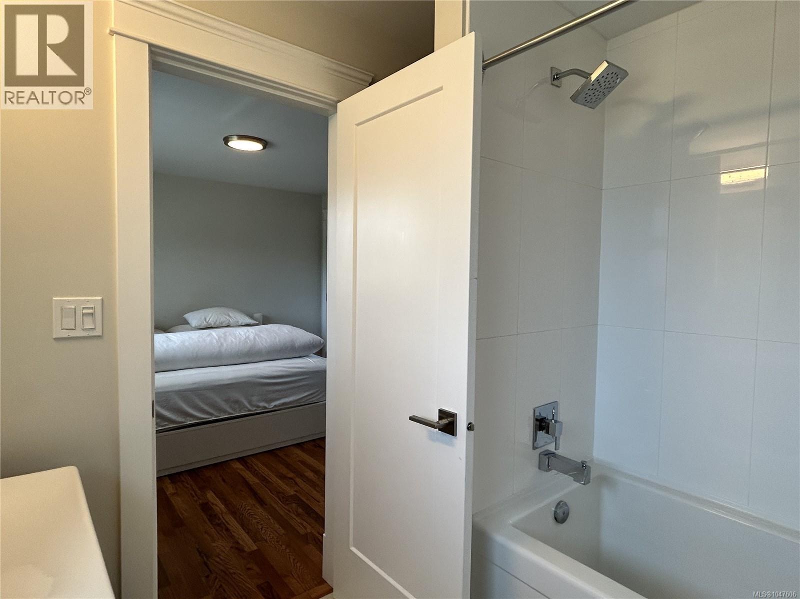 3894 Morton St - 17