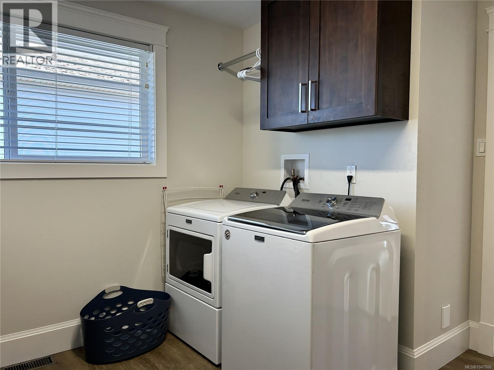 3894 Morton St - 24