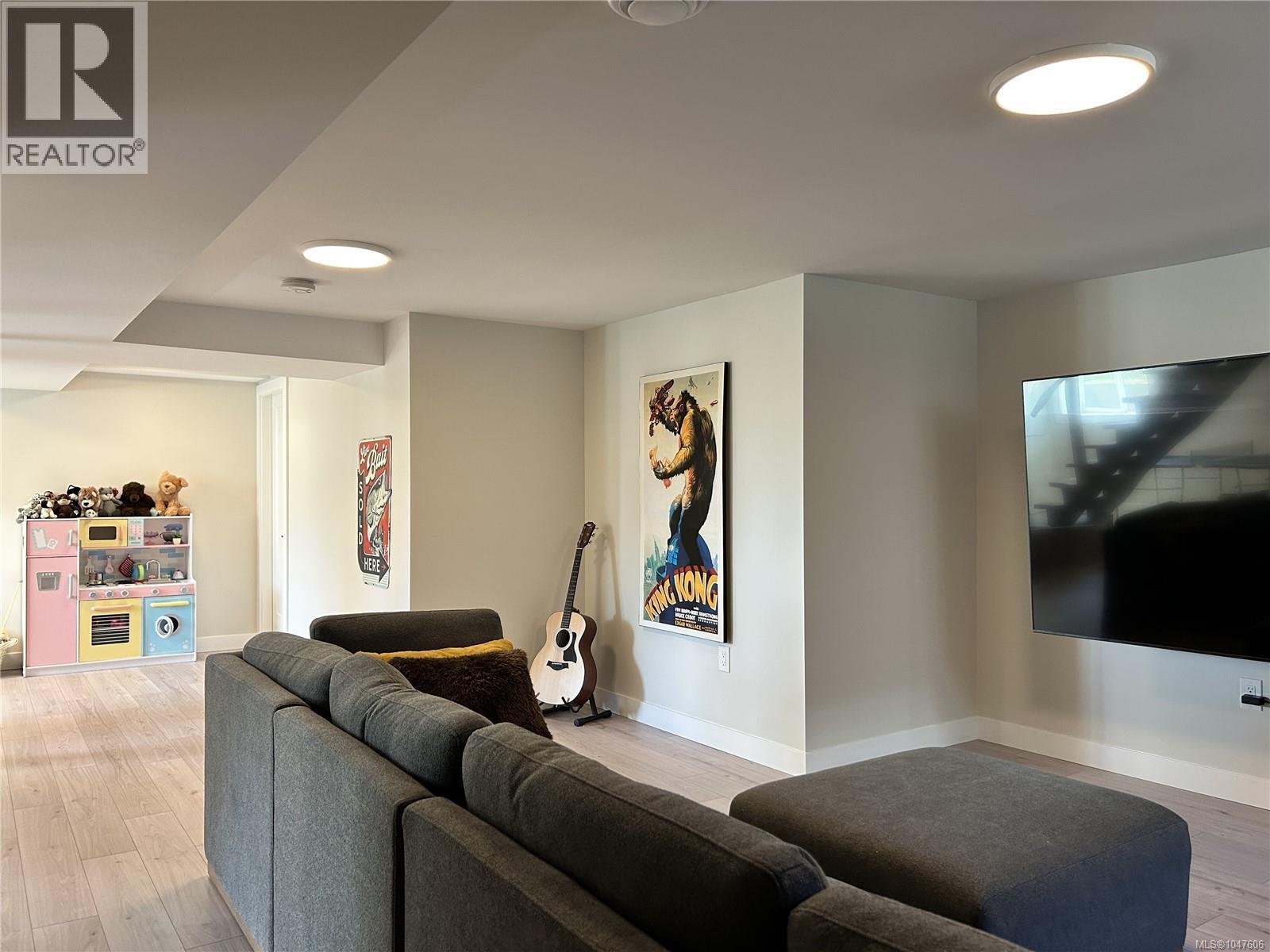 3894 Morton St - 31