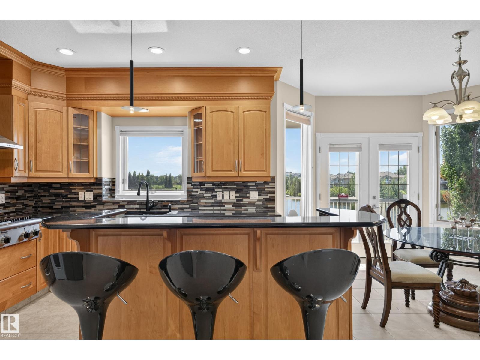 13527 158 AV NW - 19
