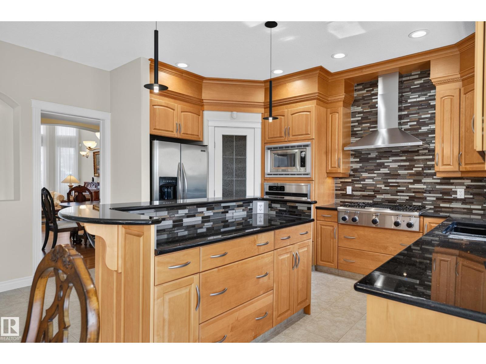 13527 158 AV NW - 15