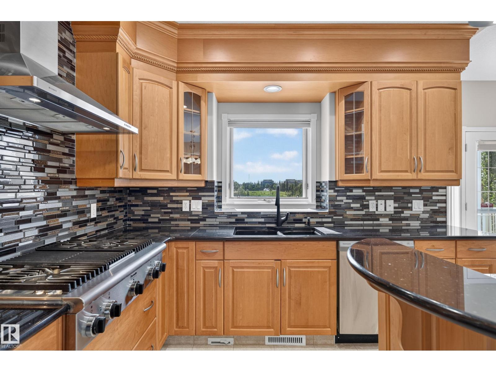 13527 158 AV NW - 17