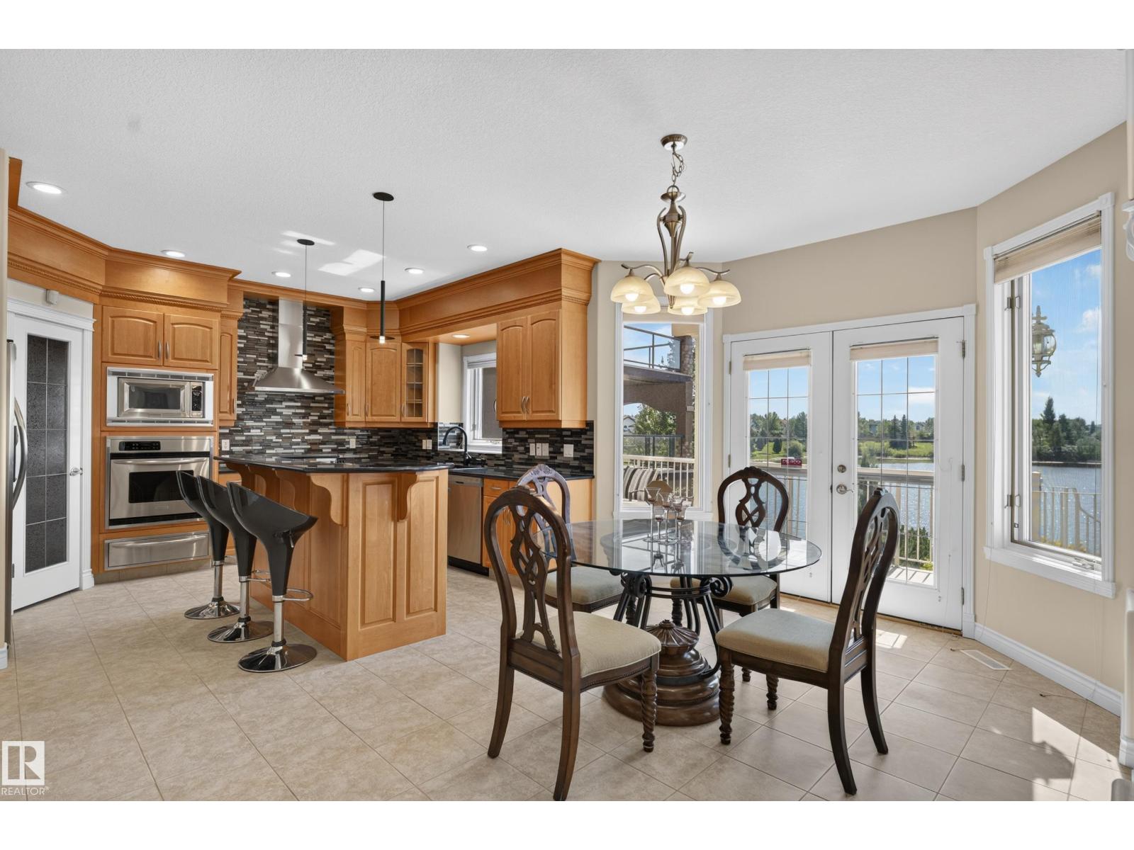 13527 158 AV NW - 22