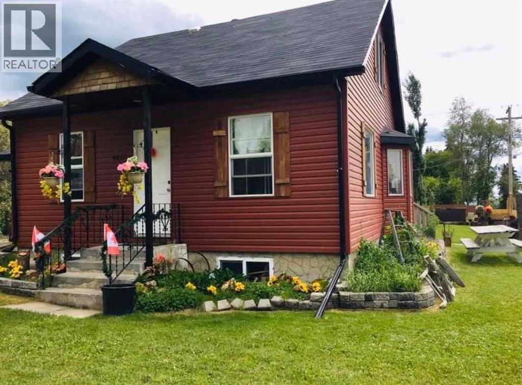 4637 50 Avenue - 1