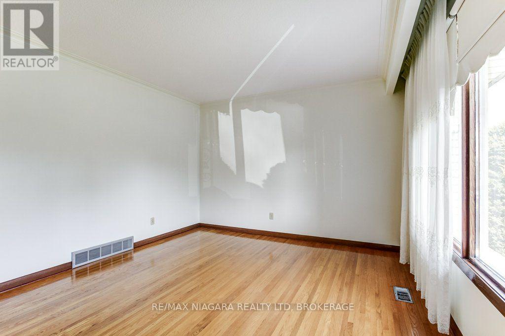 19 EASTDALE CRESCENT - Image 11
