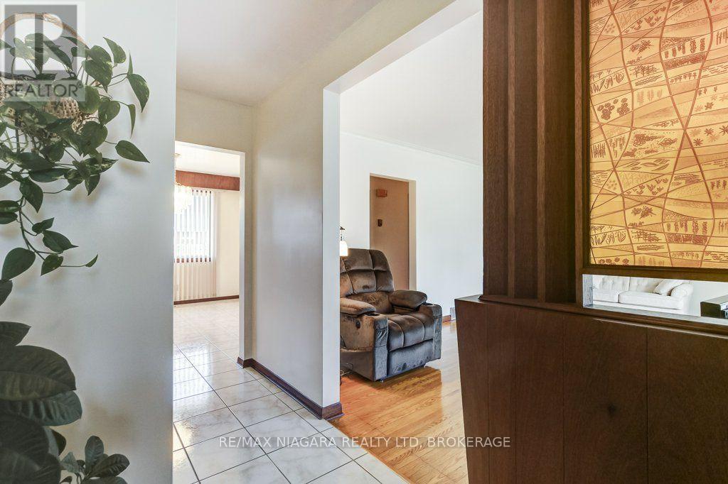 19 EASTDALE CRESCENT - Image 8